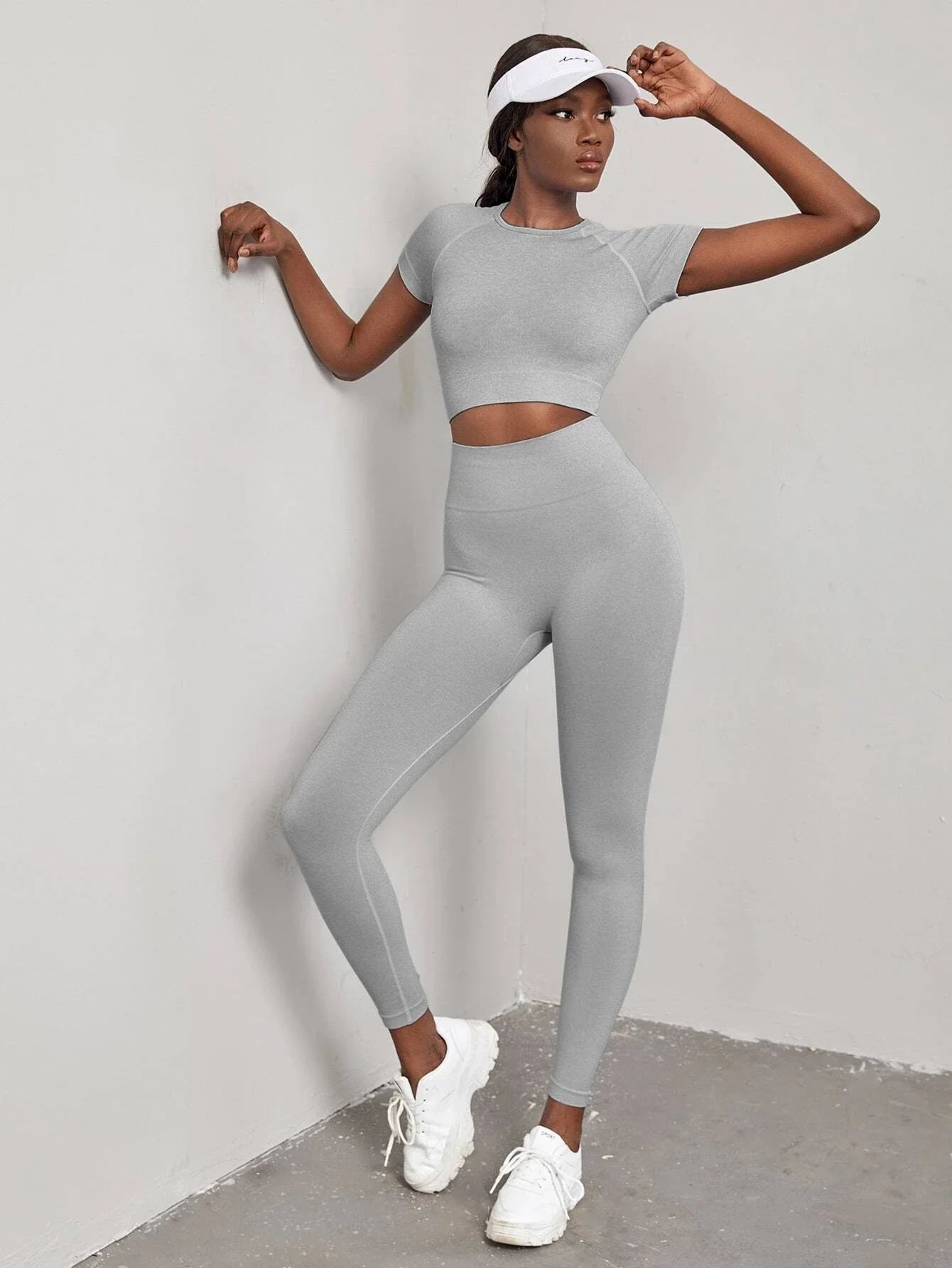 Lässiger Retro-kurzer Trainings- & Jogginganzug für Damen | Perfekt für Casual Days