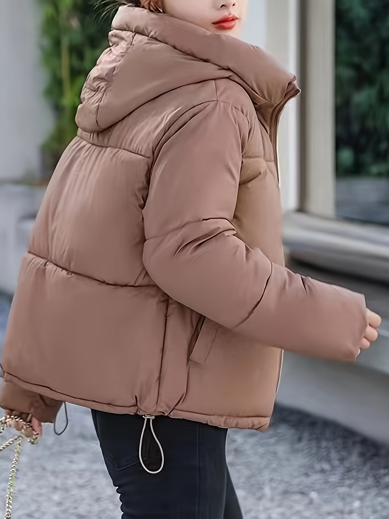Kurze elegante Puffer-Winterjacke mit Kapuze für Damen | Perfekt für Outdoor-Aktivitäten