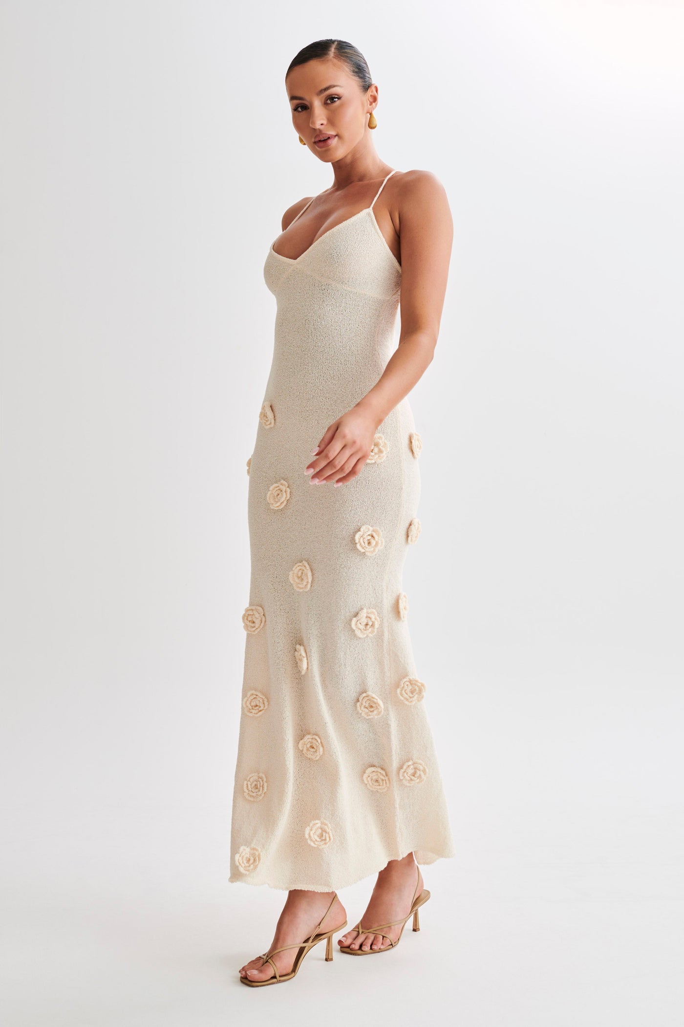 Strickkleid mit Spaghettiträgern | 3D-Blumen-Akzente | Feminin & Ausdrucksstark