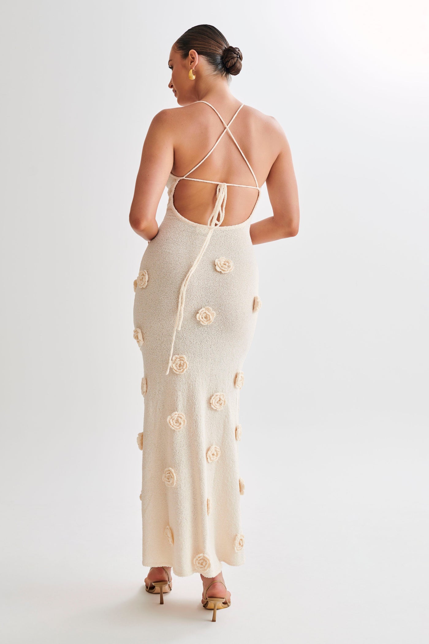 Strickkleid mit Spaghettiträgern | 3D-Blumen-Akzente | Feminin & Ausdrucksstark