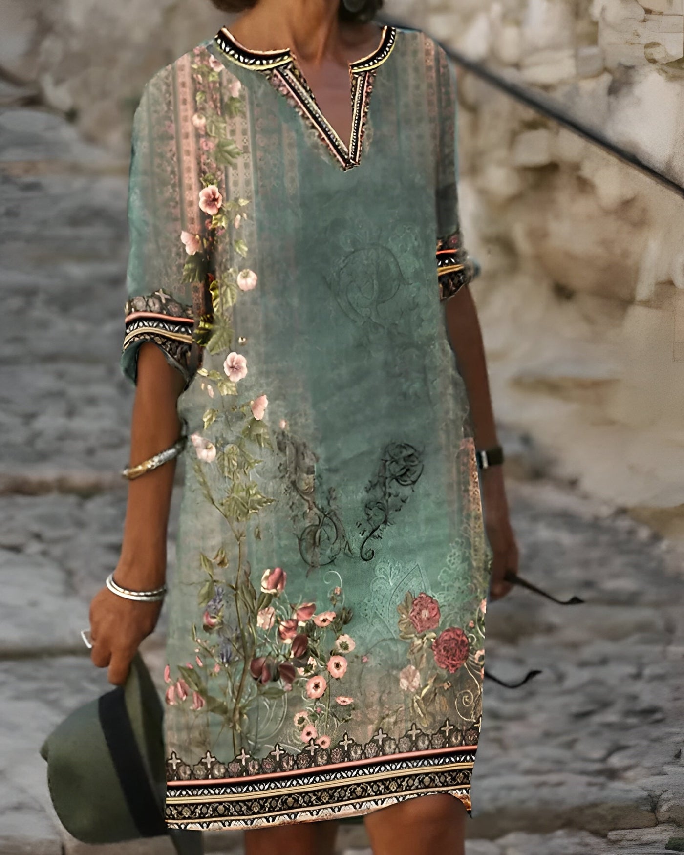 Lucia - Modisches Damenkleid mit V-Ausschnitt