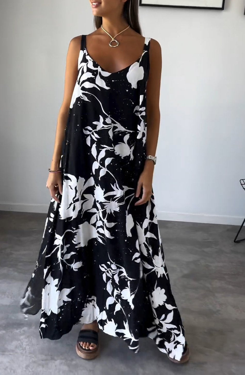 Mirellis - ZEITLOSE ELEGANZ MIT DEM  BEDRUCKTEN KLEID!