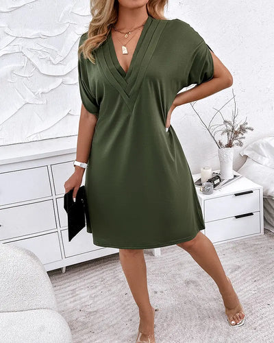 Valerie  - Lässig schickes Minikleid mit V-Ausschnitt in Olivgrün | Vielseitiges V-Ausschnitt Minikleid für jeden Anlass