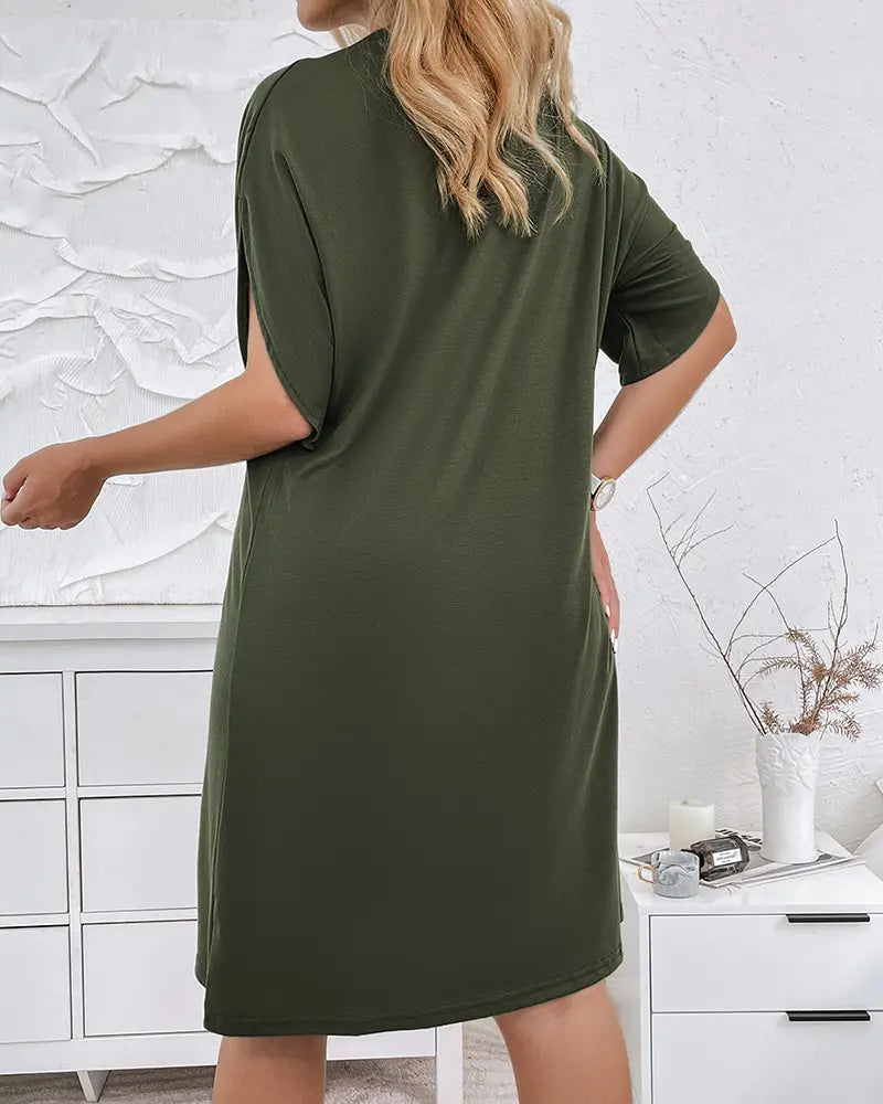 Valerie  - Lässig schickes Minikleid mit V-Ausschnitt in Olivgrün | Vielseitiges V-Ausschnitt Minikleid für jeden Anlass
