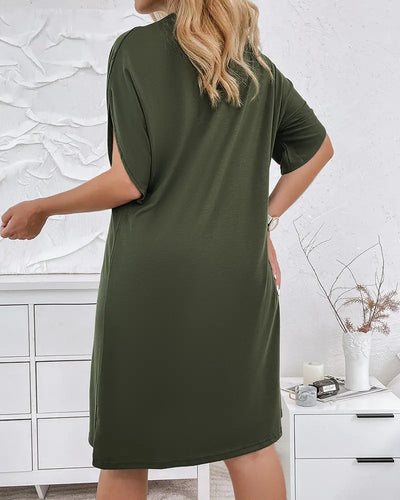 Valerie  - Lässig schickes Minikleid mit V-Ausschnitt in Olivgrün | Vielseitiges V-Ausschnitt Minikleid für jeden Anlass