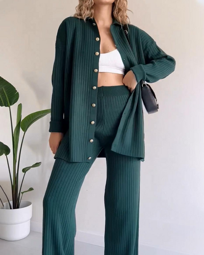 Strick-Set in Rippoptik | Hemdjacke mit Knöpfen | Weite Hose