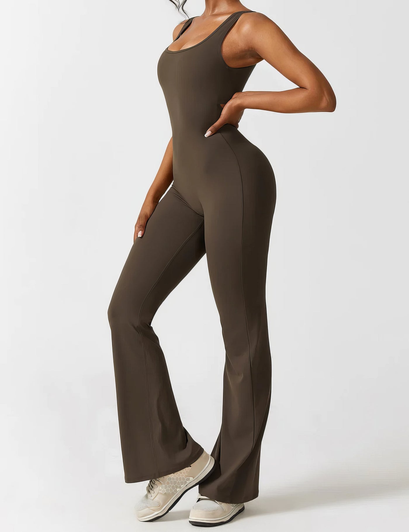 Ausgestellter Jumpsuit mit V-Rücken für Damen