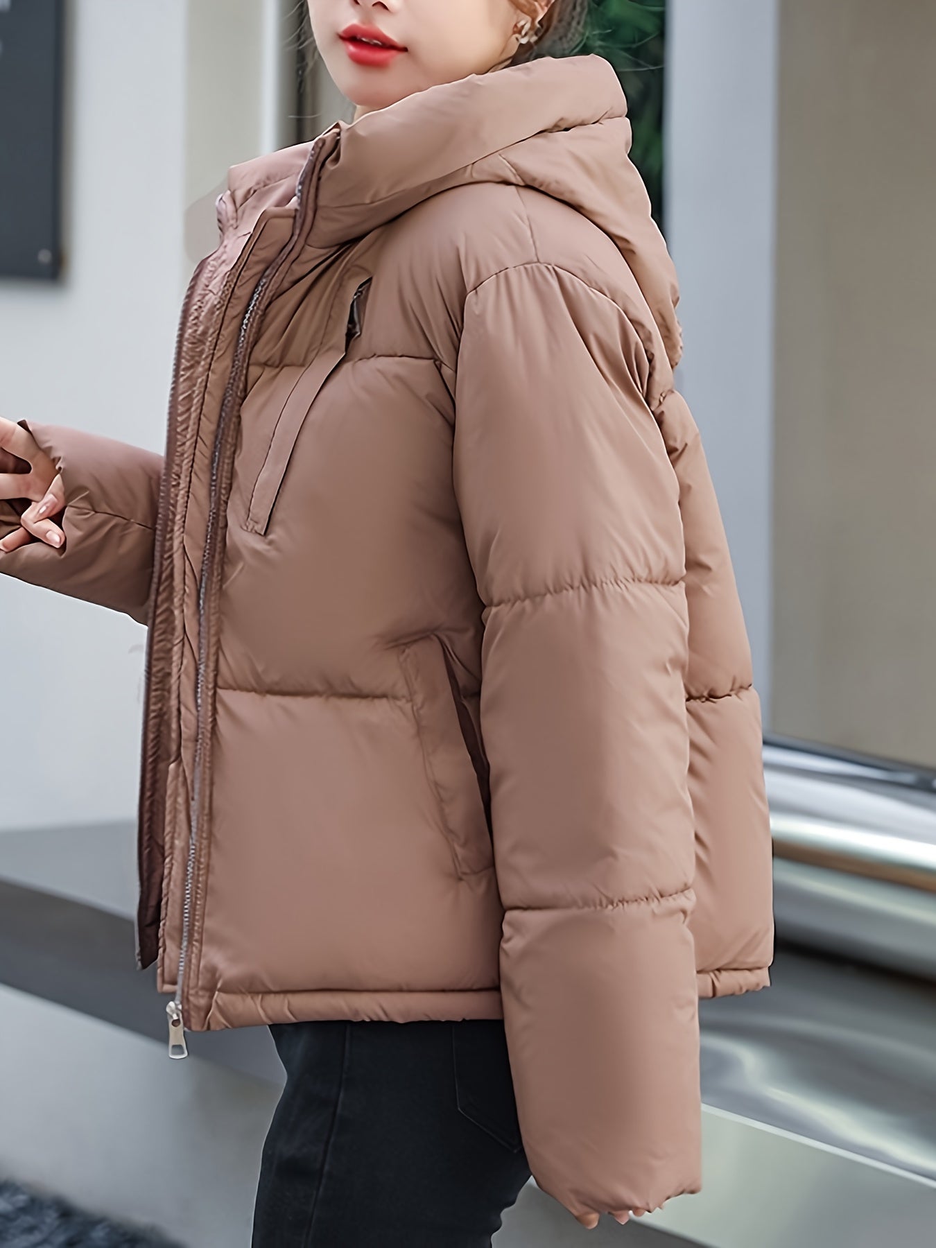 Kurze elegante Puffer-Winterjacke mit Kapuze für Damen | Perfekt für Outdoor-Aktivitäten