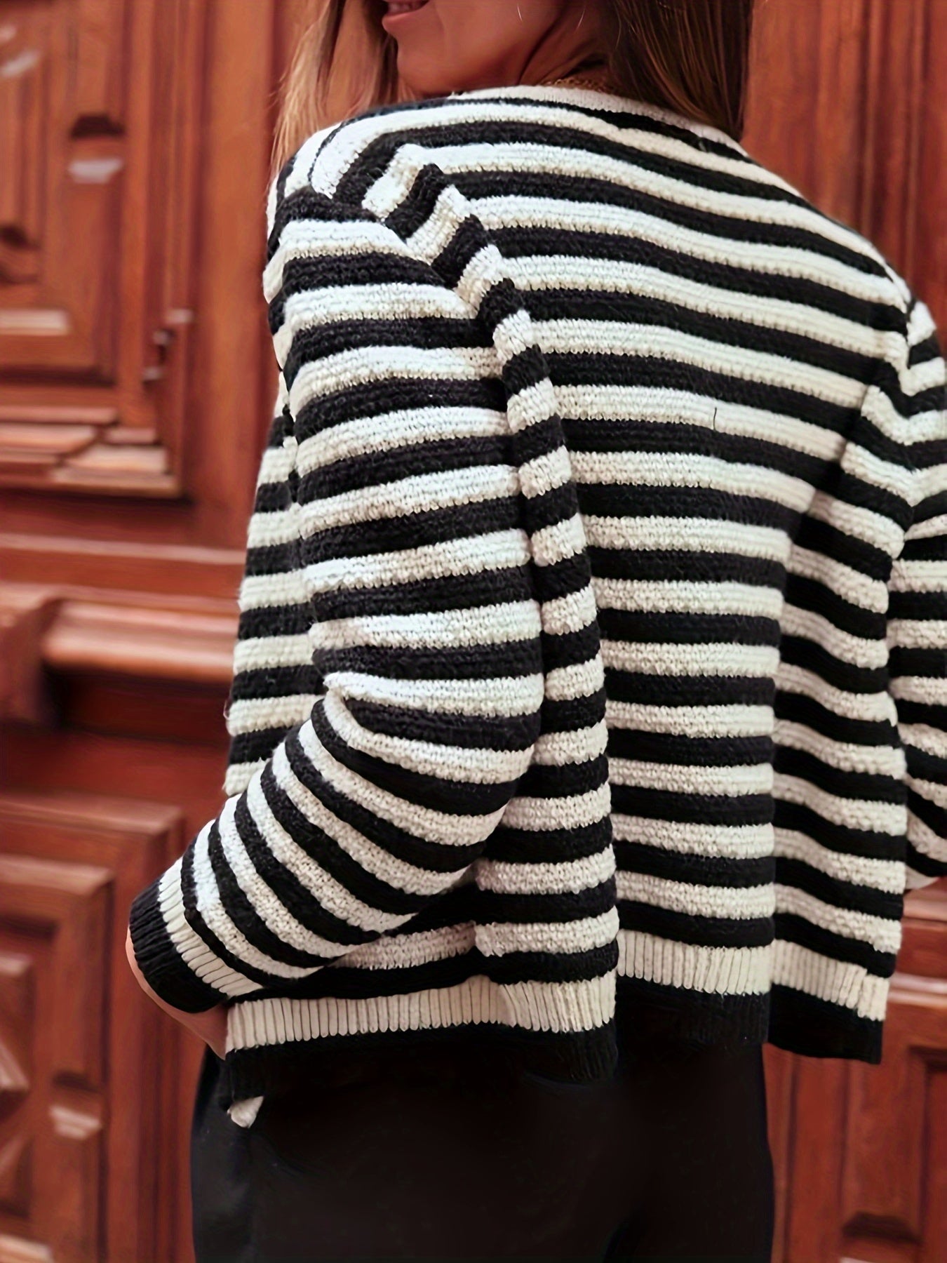 Stilvoller gestreifter warmer Wolle Strickcardigan für Damen | Perfekt für den Alltag