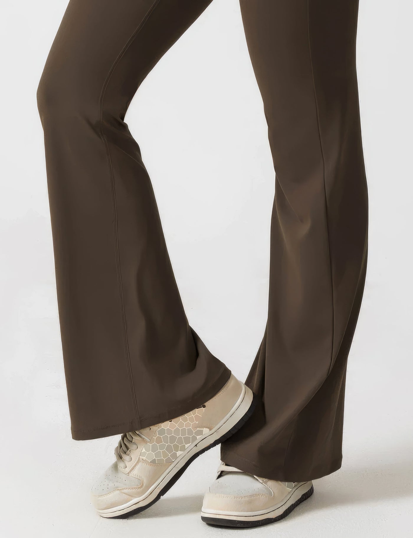 Ausgestellter Jumpsuit mit V-Rücken für Damen