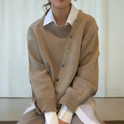 Damen Strickjacke mit Asymmetrischer Knopfleiste – Stilvoller Beiger Cardigan für Herbst & Winter – Weiche Langarmjacke im Lagenlook