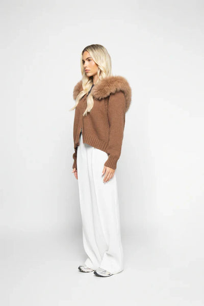 Strickjacke mit Kapuze & Kunstpelz | Kuscheliger Chic | Stilvoll gewärmt