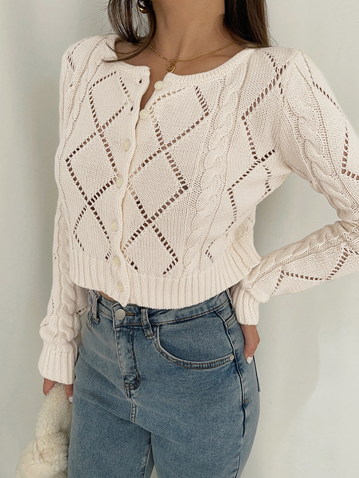 Strickcardigan mit Lochmuster | Zopfmusterärmel | Kurzer Schnitt