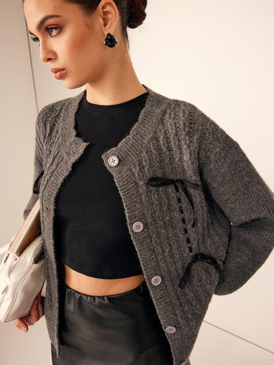 Strickjacke mit Zierschleifen | Strukturmuster | Feminine Details