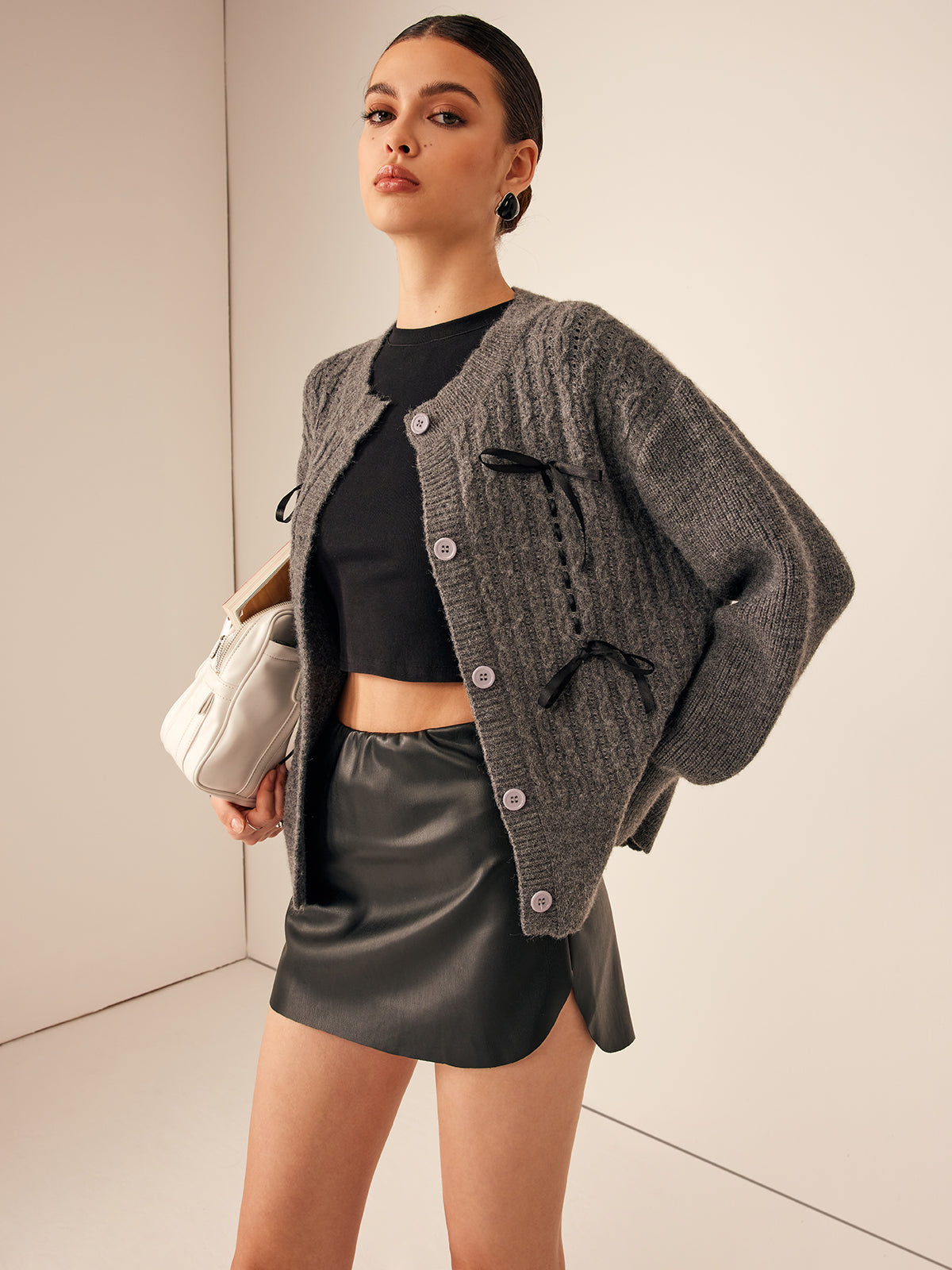 Strickjacke mit Zierschleifen | Strukturmuster | Feminine Details