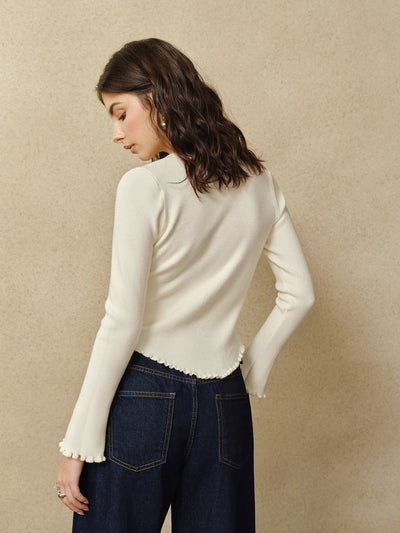 Strickjacke mit Blumenknöpfen | Schmale Passform | Romantischer Stil