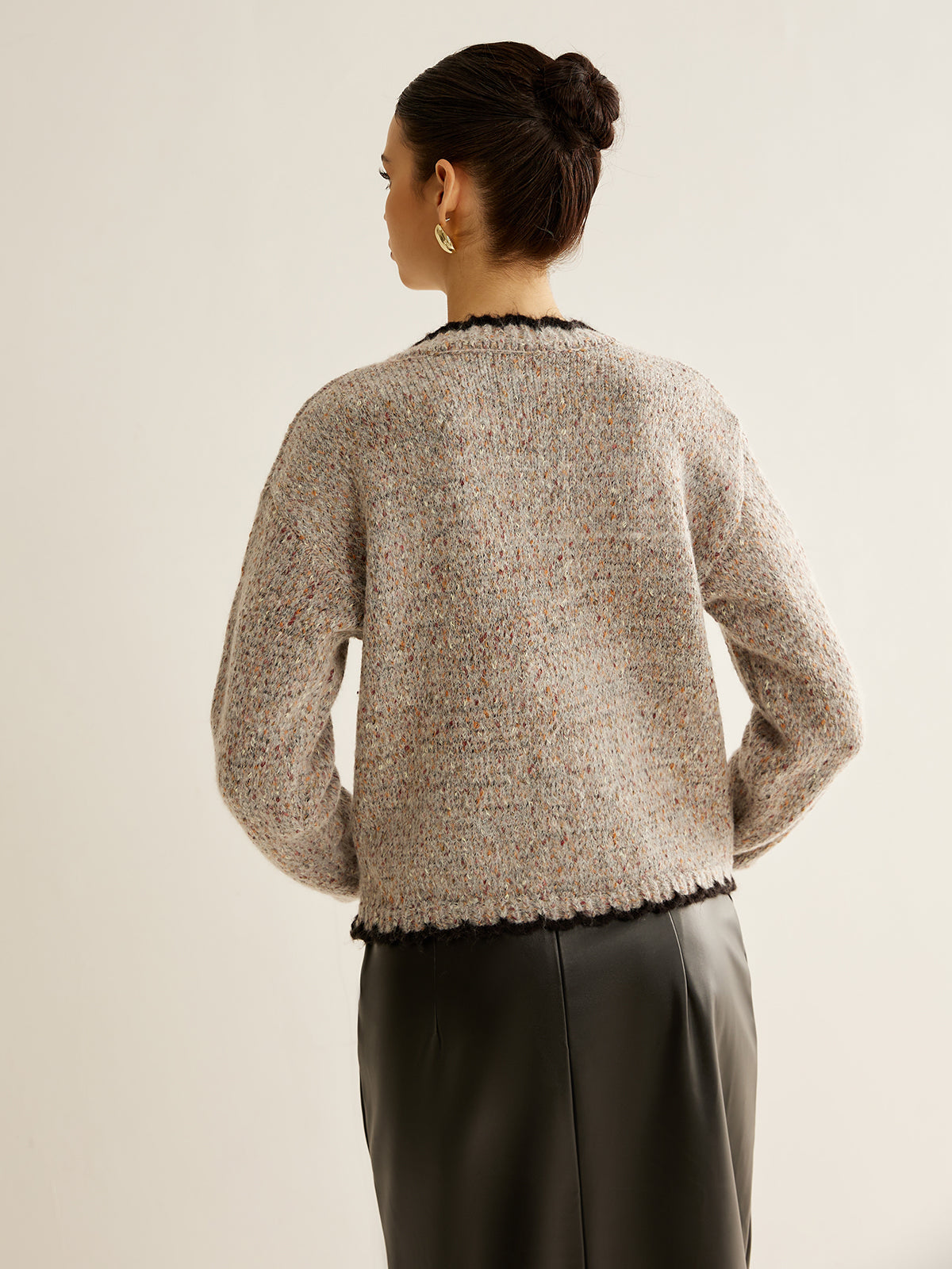 Bouclé-Cardigan mit Zierknöpfen | Kontrastdetails | Strukturierter Schnitt