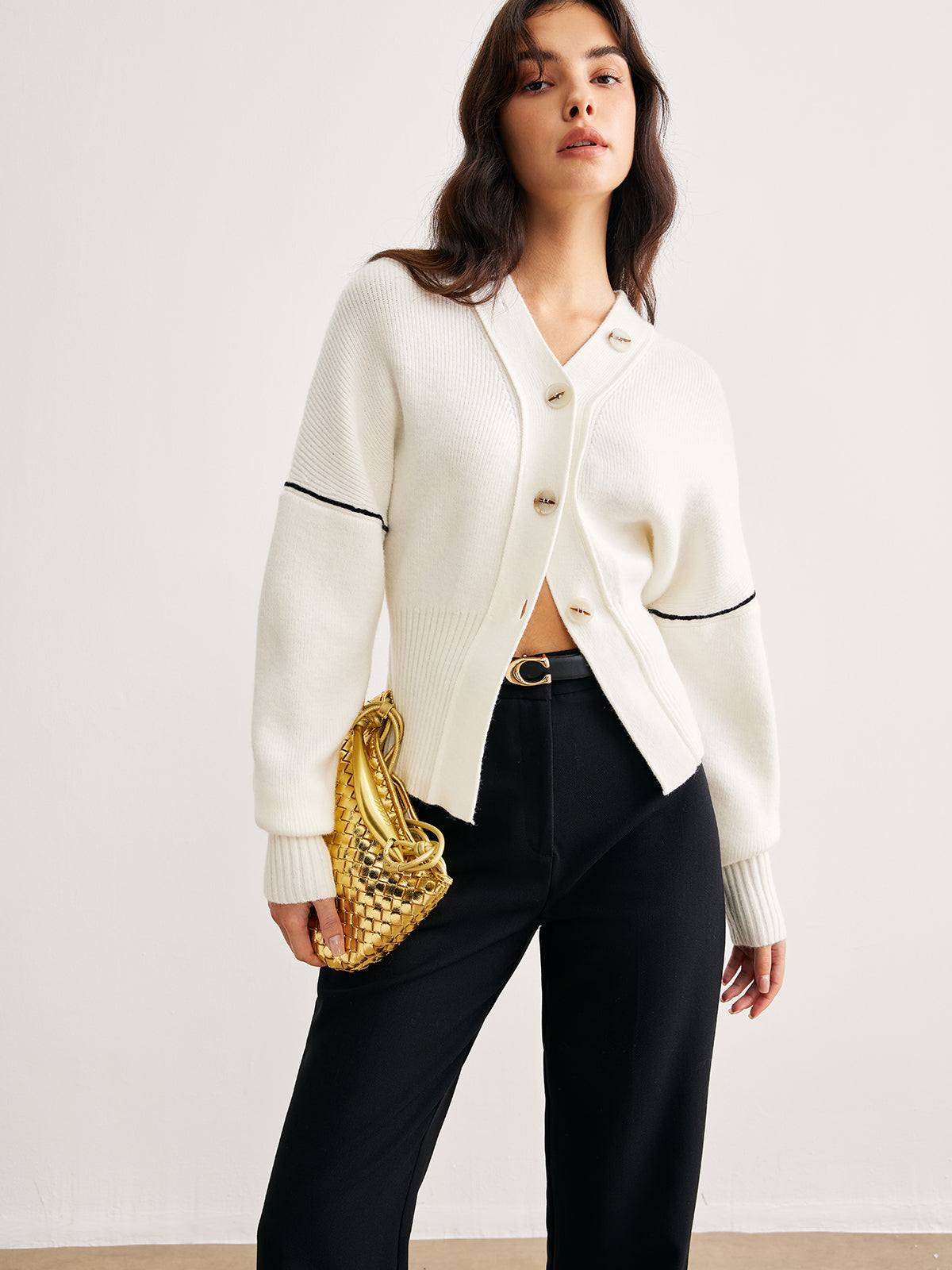 Strickjacke mit Kontrastdetail | V-Ausschnitt | Oversized Ärmel