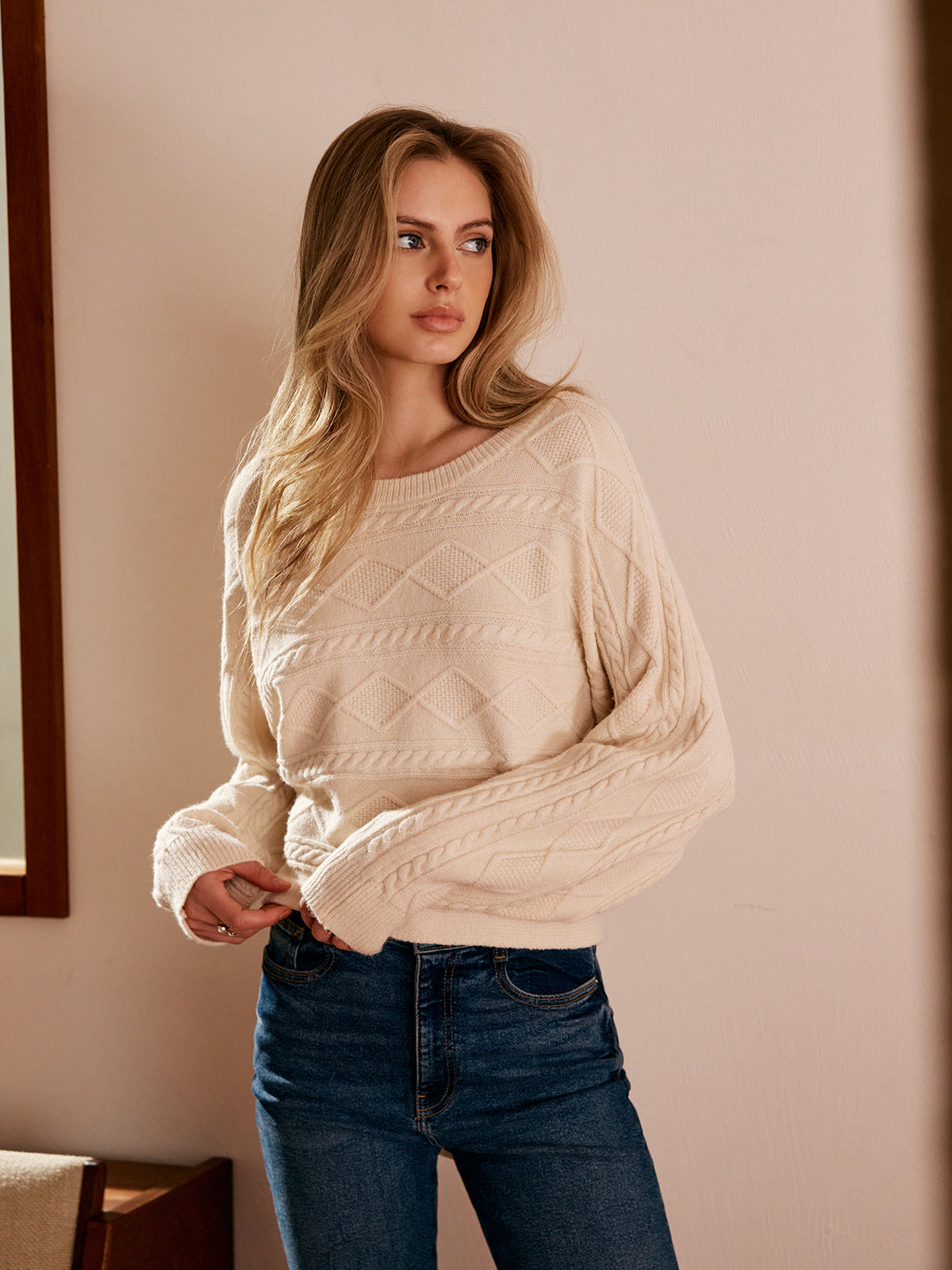 Stylischer Strickpullover Damen | Rückenausschnitt & Zierliches Bindeband