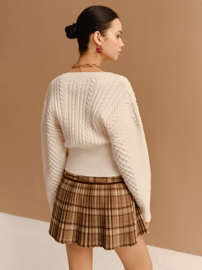 Strickjacke mit Zopfmuster | Tiefer V-Ausschnitt | Figurbetonter Schnitt
