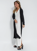 Weißes Kleid + schwarze Strickjacke