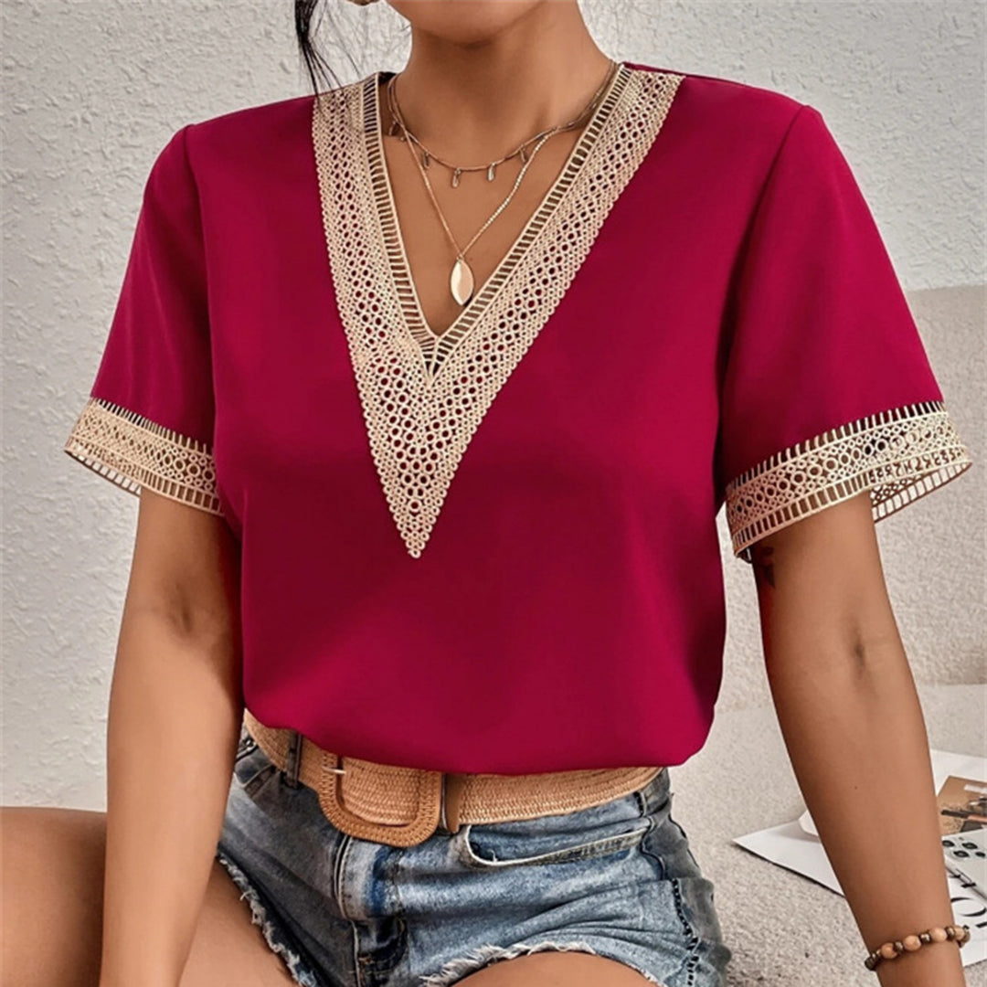 Bluse mit V-Ausschnitt | Zarte Spitzendetails | Kurzarm-Design