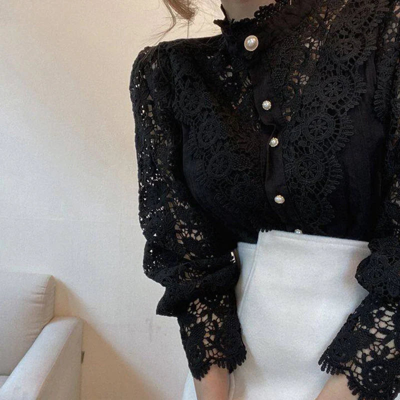 Damenbluse mit Blumenmuster und hohem Ausschnitt