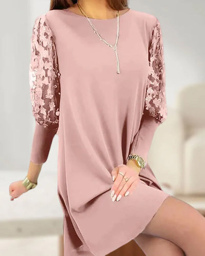 Elegantes Abendkleid für Damen mit V-Ausschnitt und Spitzendetails