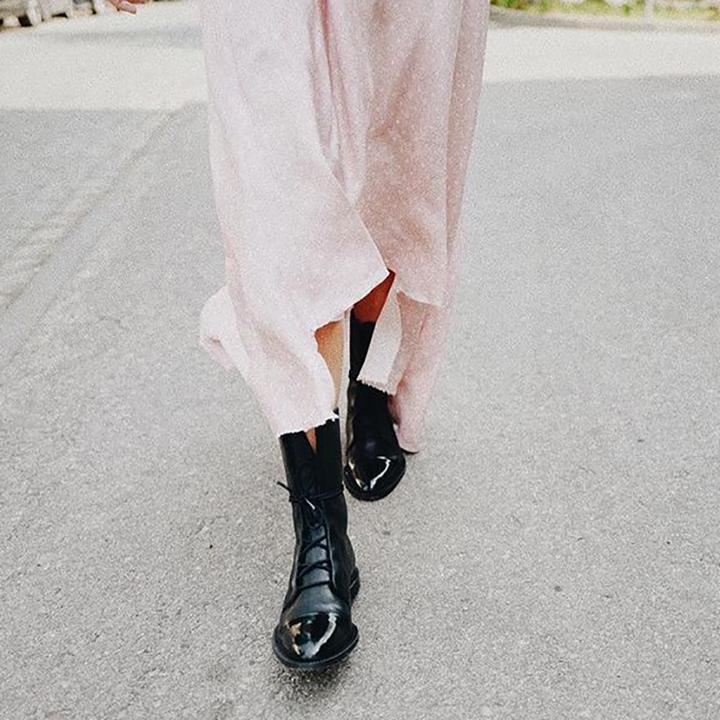 Damen Zeitlose Schwarze Leder Combat Stiefel