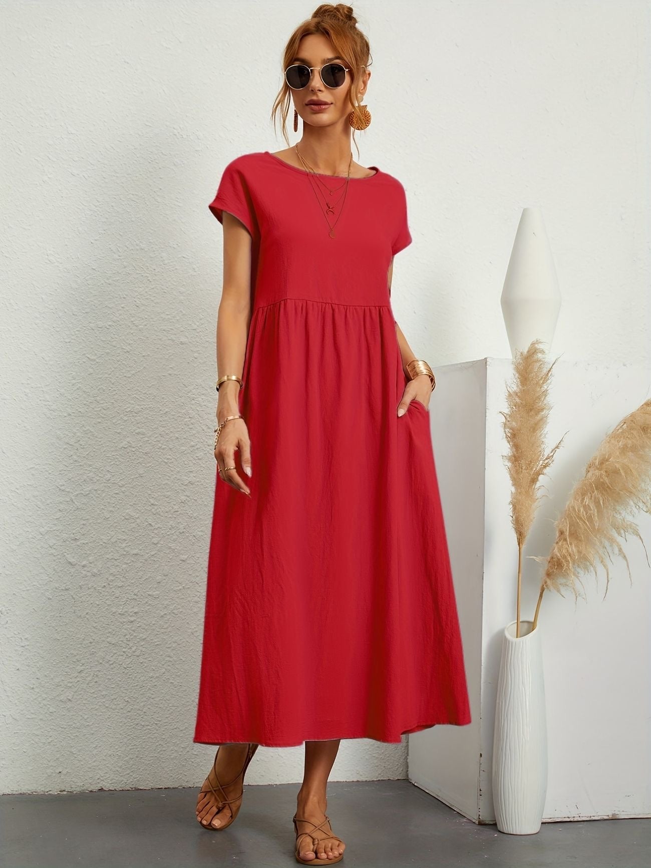 Damenkleid mit Rundhalsausschnitt