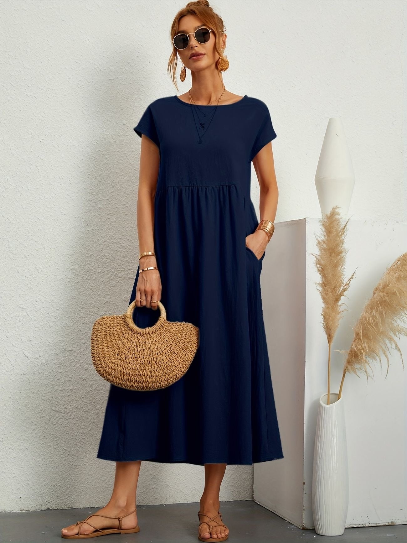 Damenkleid mit Rundhalsausschnitt
