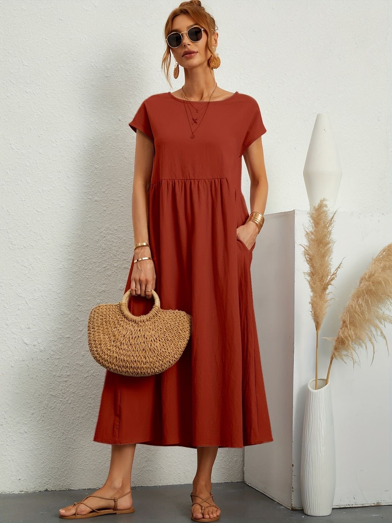 Damenkleid mit Rundhalsausschnitt