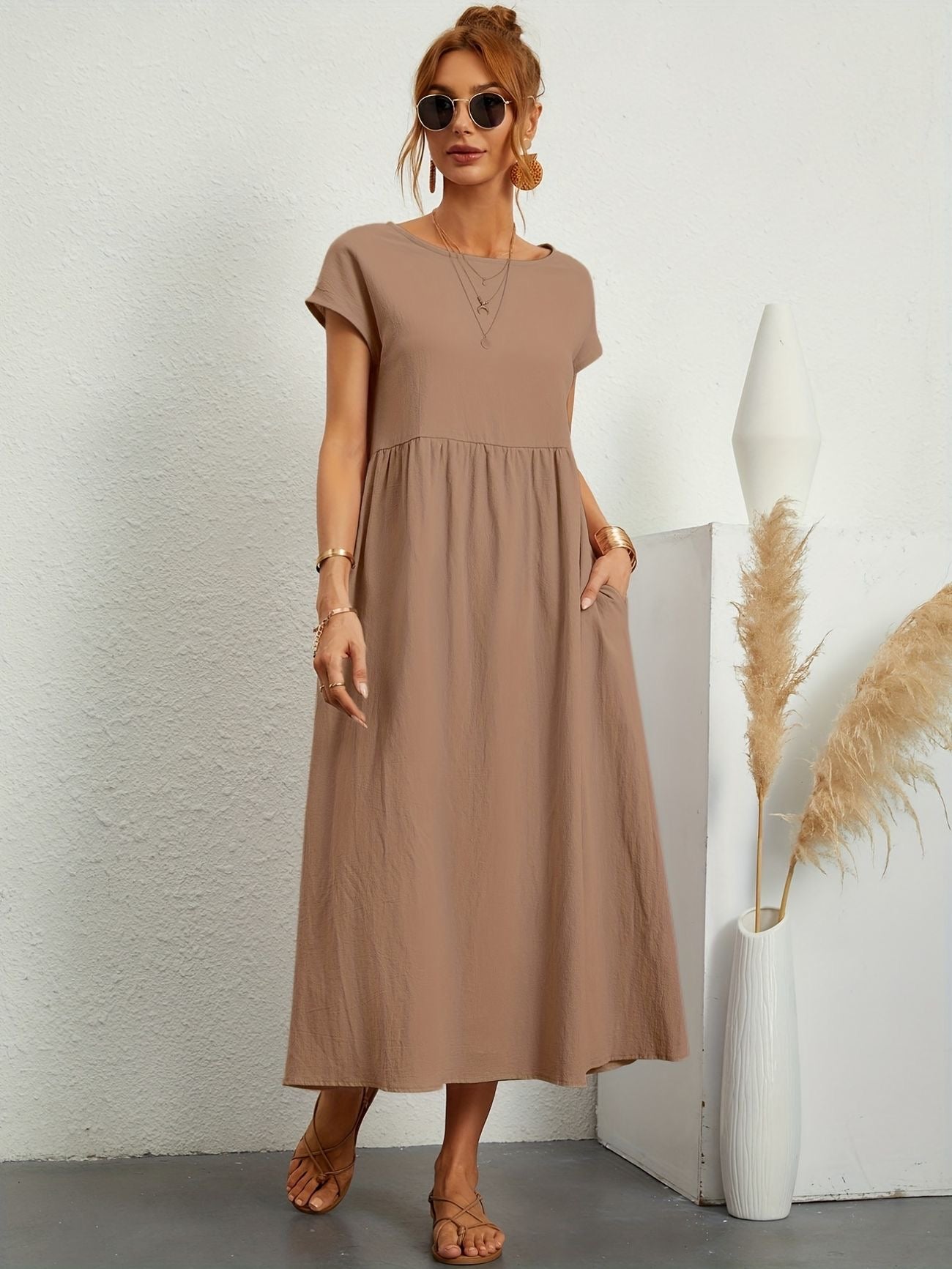 Damenkleid mit Rundhalsausschnitt