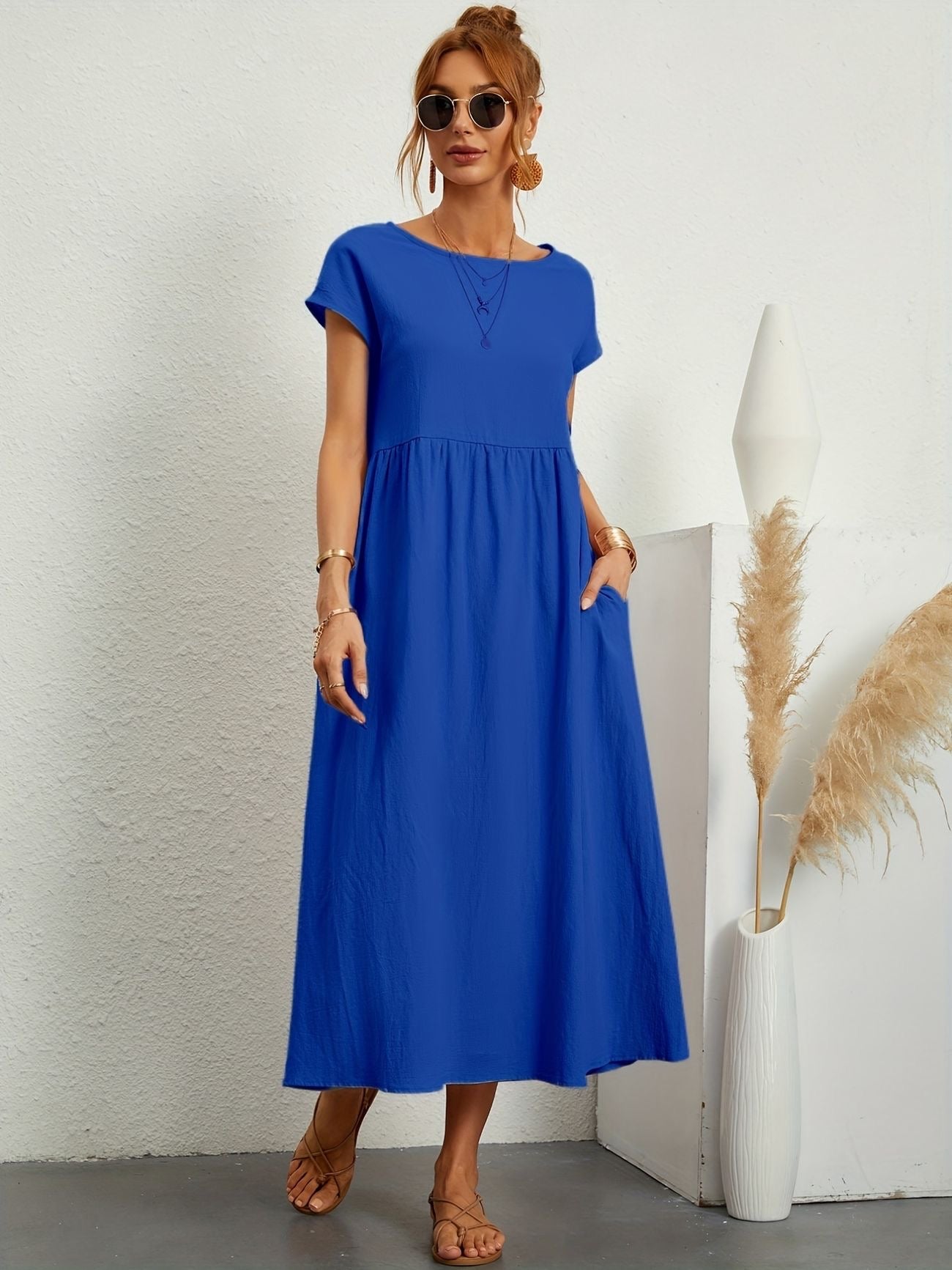 Damenkleid mit Rundhalsausschnitt