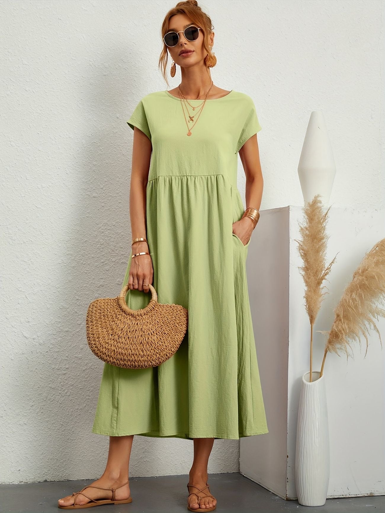 Damenkleid mit Rundhalsausschnitt