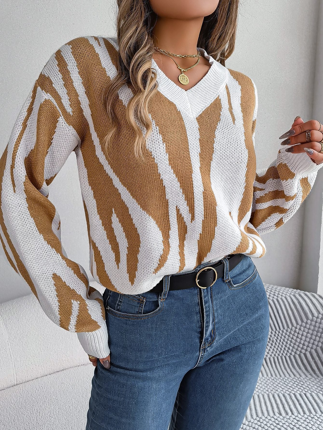 Stylischer Strickpullover | V-Ausschnitt | Modernes Muster