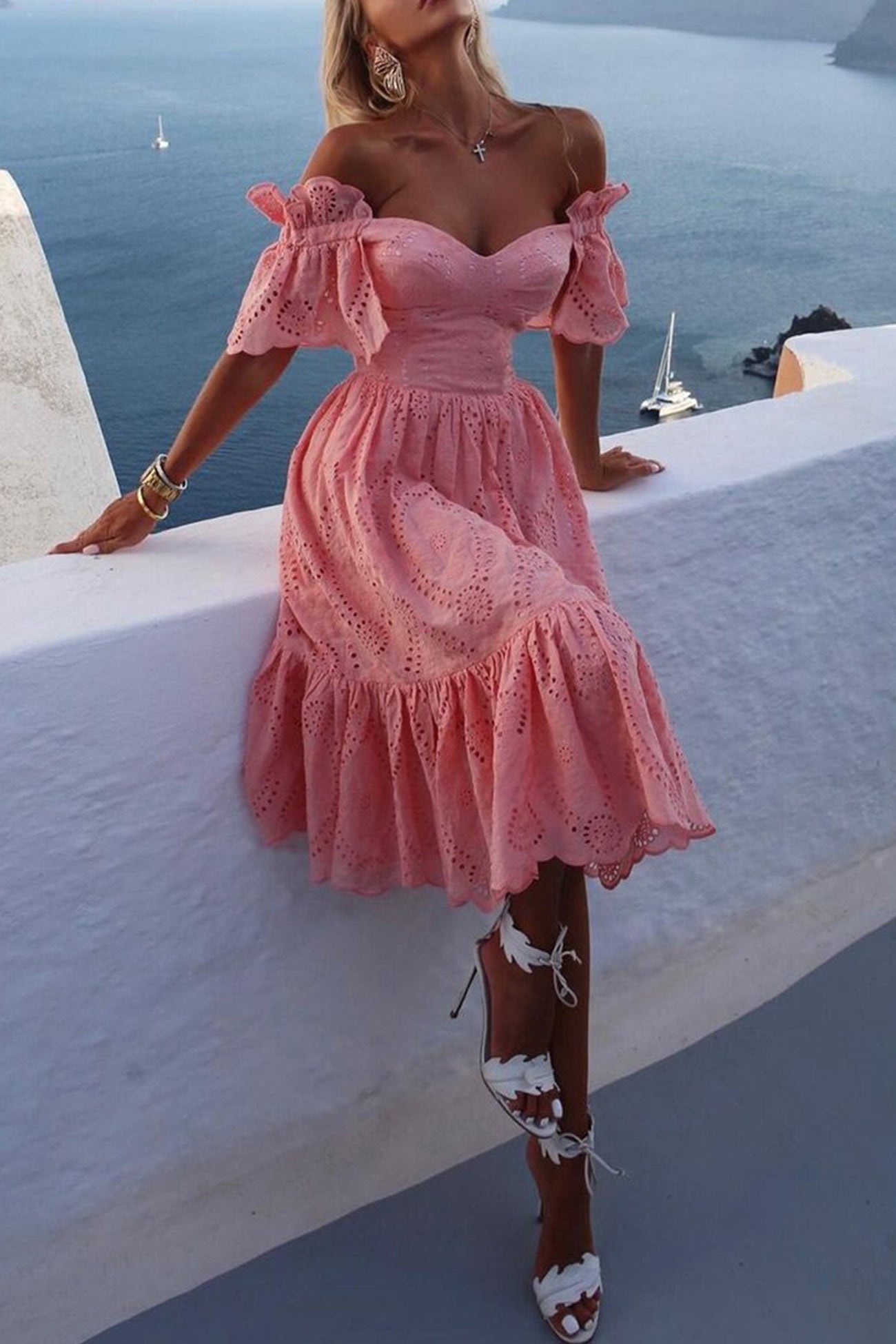 Ava® | Kleid mit Rüschen, schulterfrei und Ausschnitt