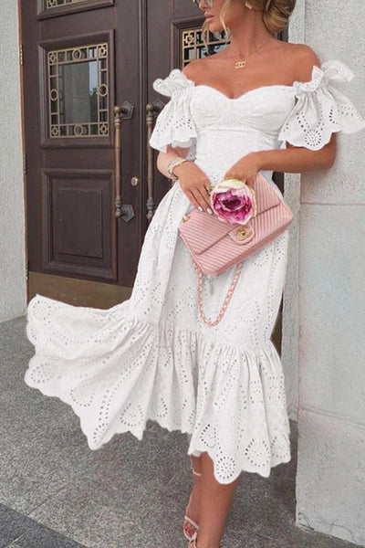 Ava® | Kleid mit Rüschen, schulterfrei und Ausschnitt