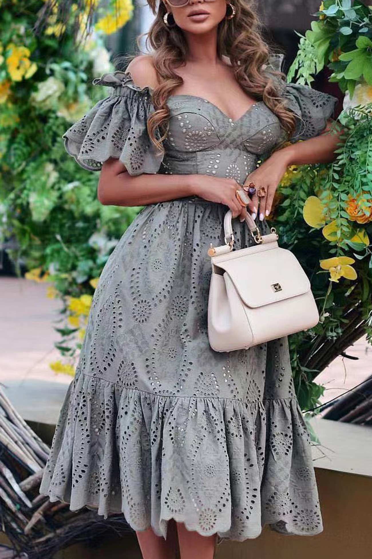 Ava® | Kleid mit Rüschen, schulterfrei und Ausschnitt