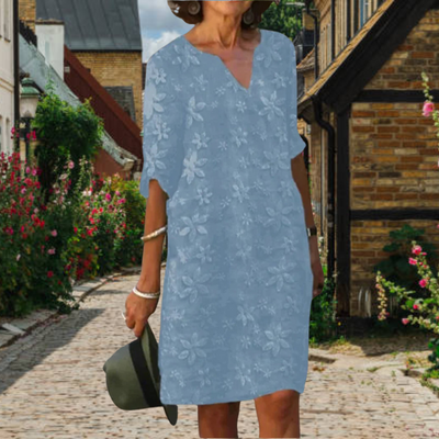 Elegantes Damenkleid mit femininer Silhouette