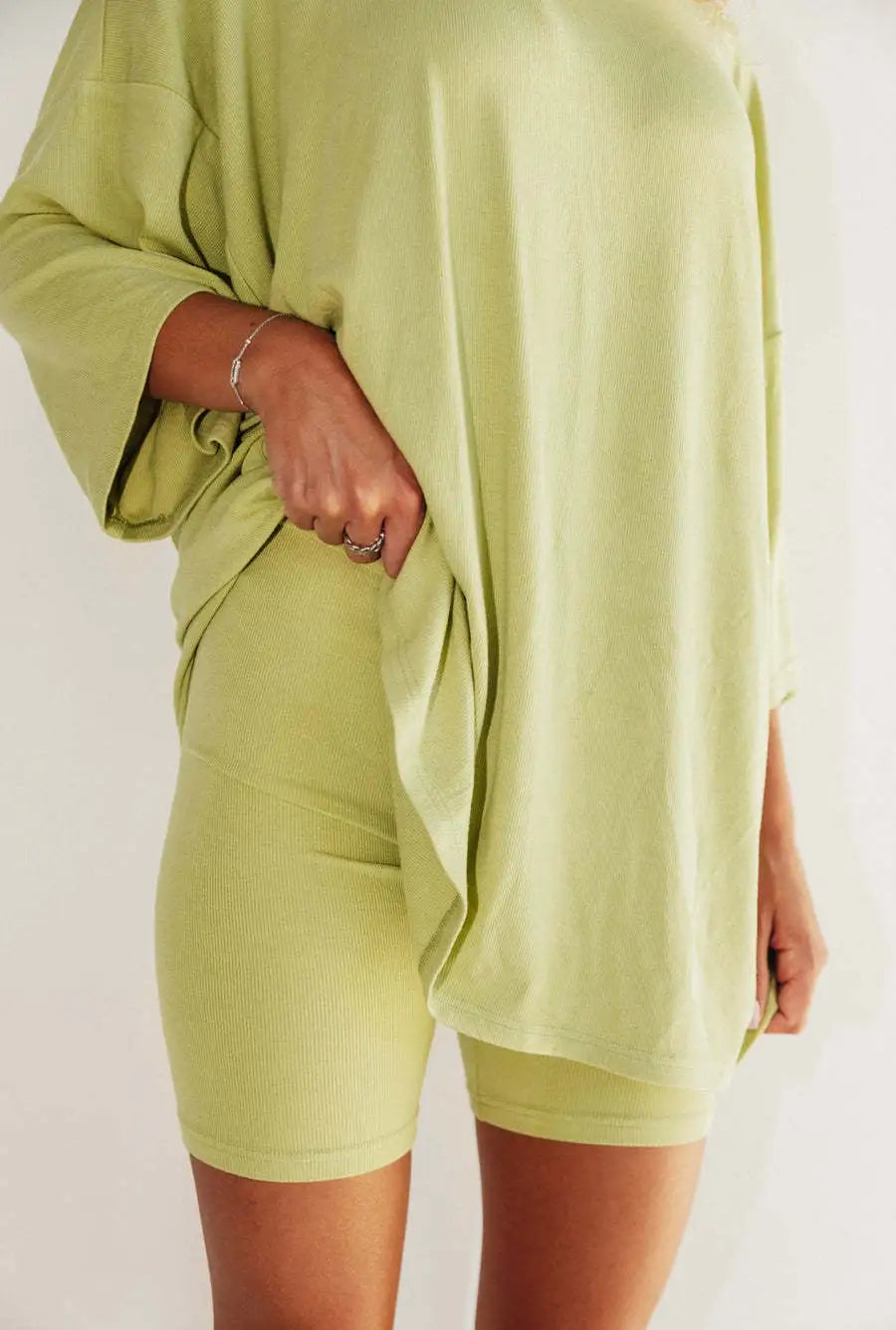 Damen Loungewear Set: Übergroßes T-Shirt mit Fahrradhose, Bequem und Vielseitig