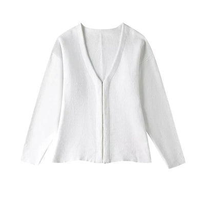 Strickjacke mit V-Ausschnitt | Schlichtes Design | Elegante Silhouette