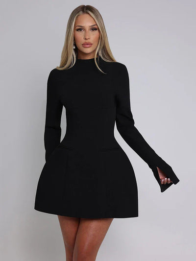 Carmen® | Rückenfreies Kleid mit langen Ärmeln und ausgestelltem Schnitt