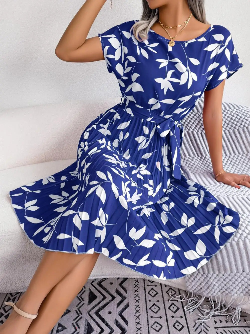 Liriane | Figurschmeichelndes Kleid mit Blumenmuster
