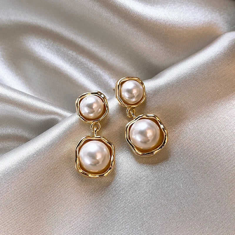 Elegante doppelte Perlenohrringe