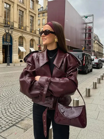 Stilvolle Rote Lederjacke Mit Verstellbarer Handgelenkspassung Für Damen | Für den Alltag