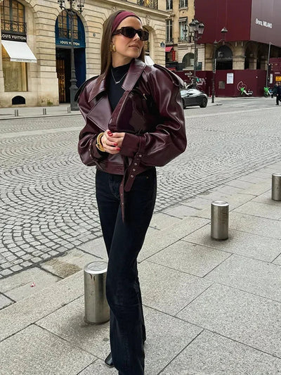 Stilvolle Rote Lederjacke Mit Verstellbarer Handgelenkspassung Für Damen | Für den Alltag