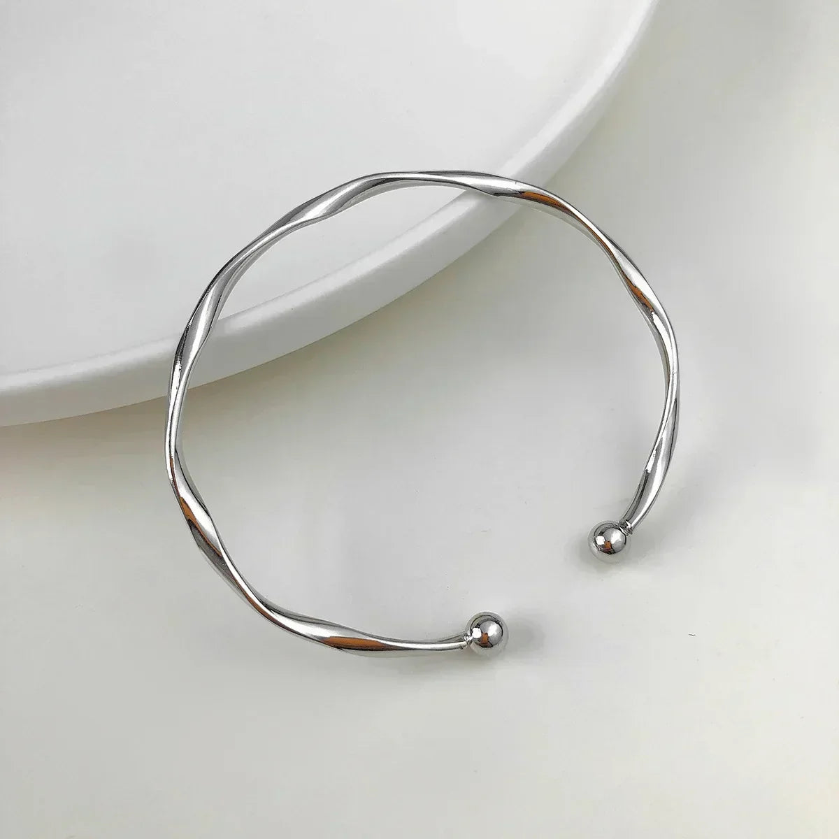 Elara – Elegantes Armband Mit Twist