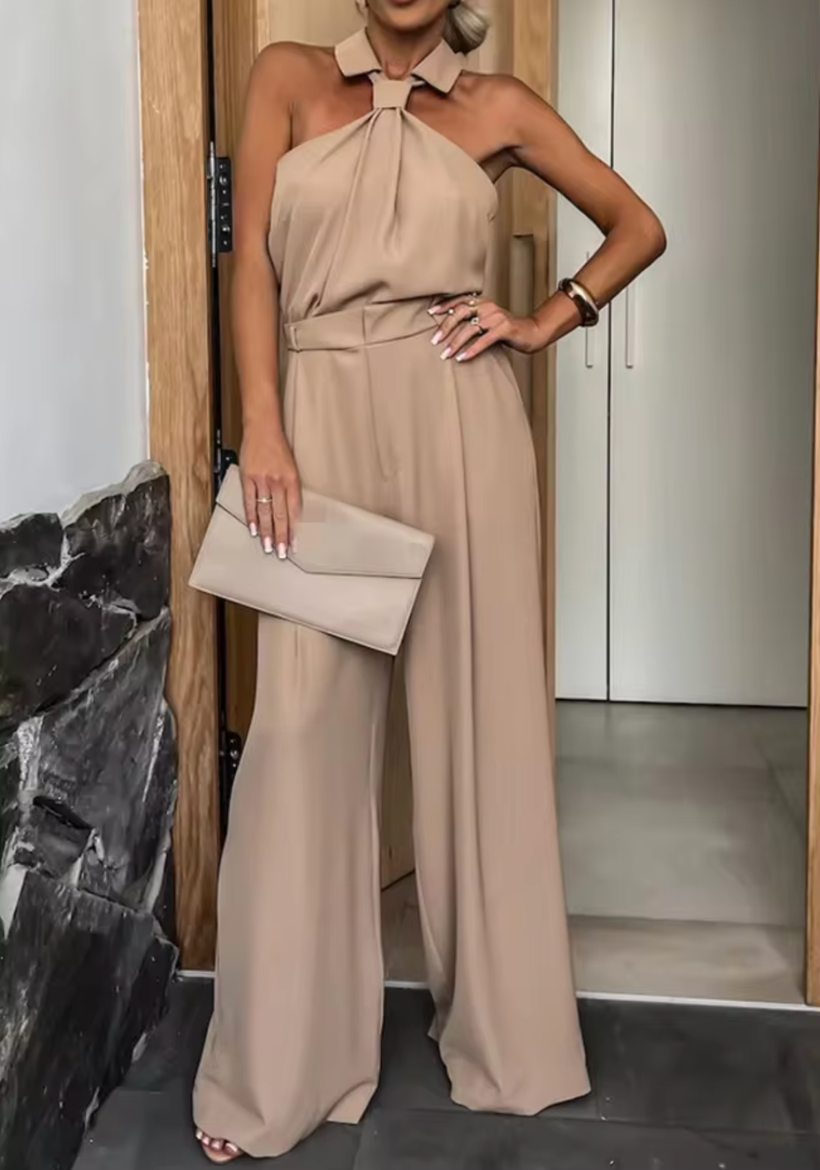 Jumpsuit mit Neckholder | Weite Hose | Elegant & Modern