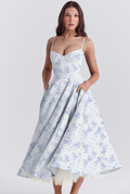 Weiß mit blauen Blumen